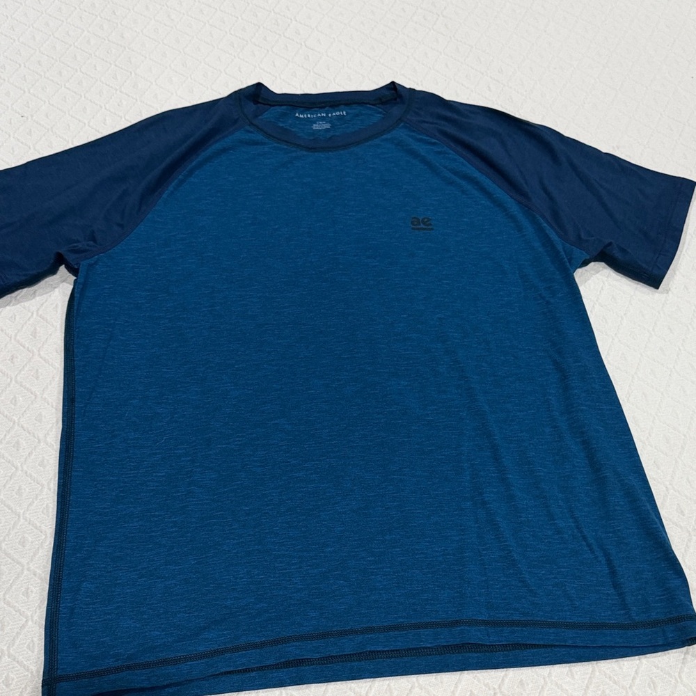 American Eagle Outfitters Navy and Blue Short Sleeve Tee - L